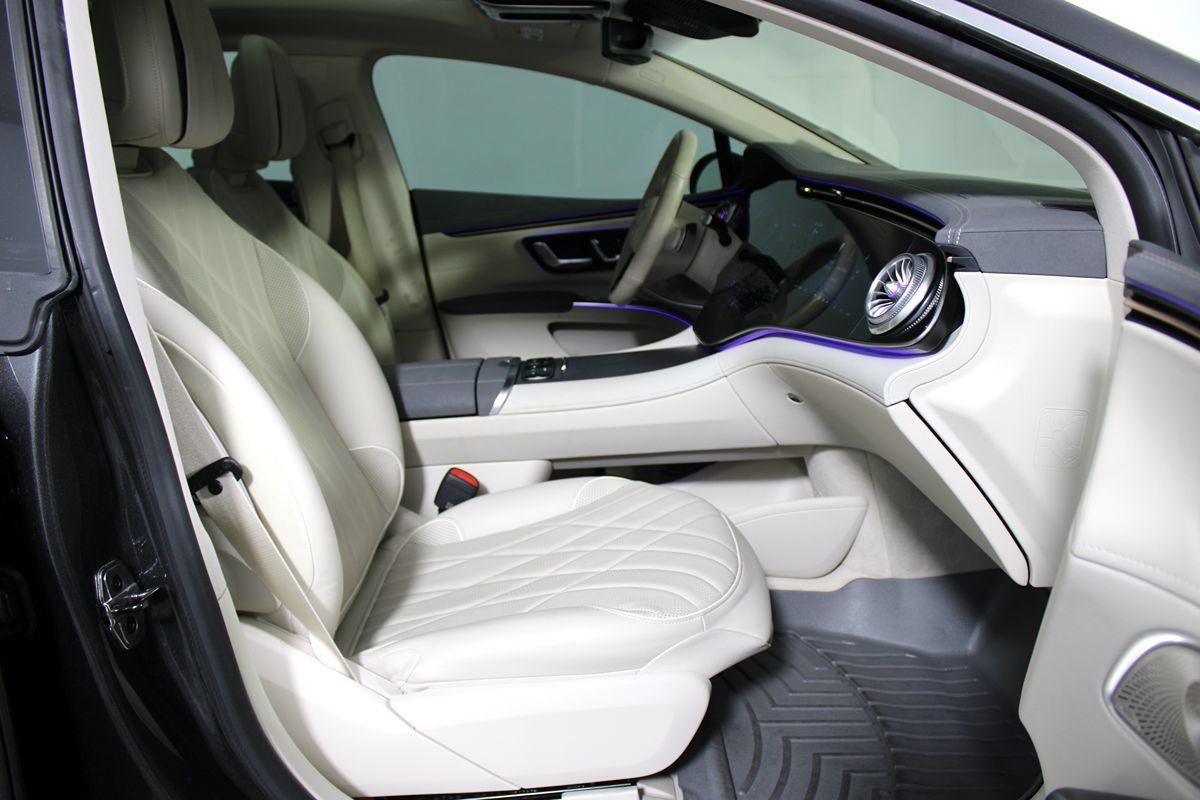 Used 2022 Mercedes-Benz EQS 580 4MATIC Sedan image 11