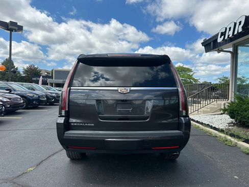 Used 2017 Cadillac Escalade Platinum AWD/4WD image 5