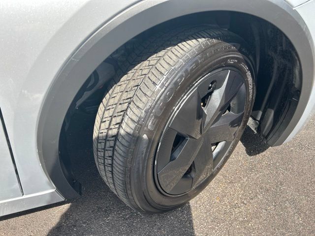 Used 2026 Toyota Prius LE FWD image 32