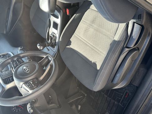 Used 2018 Kia Sorento FWD V6 image 13