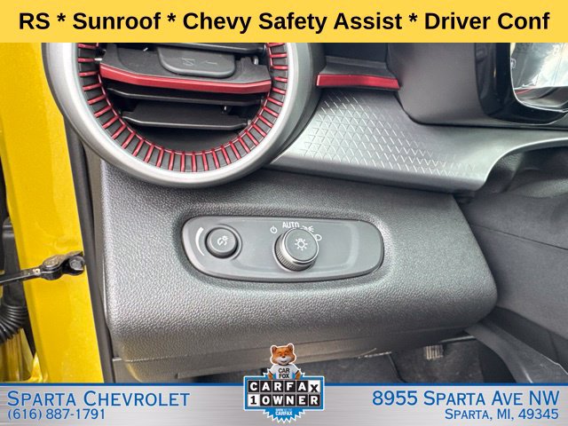 Used 2025 Chevrolet Trax RS w/ Sunroof Package FWD image 16