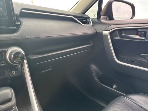 Used 2022 Toyota RAV4 XLE image 24