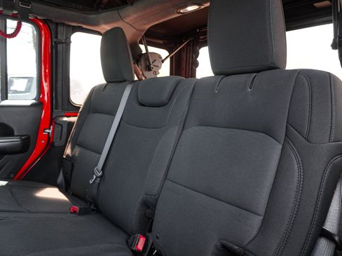 Used 2018 Jeep Wrangler Unlimited Sport S image 27