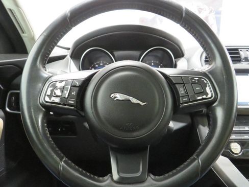 Used 2017 Jaguar F-PACE Premium image 17