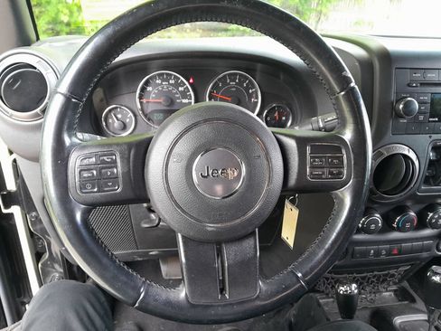 Used 2018 Jeep Wrangler Unlimited Sport S AWD/4WD image 15