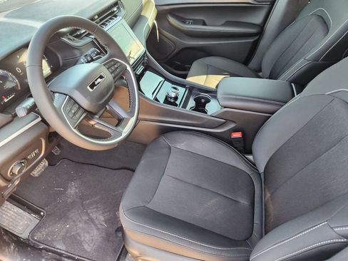 New 2026 Jeep Grand Cherokee L Laredo image 9
