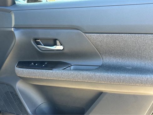 Used 2025 Nissan Kicks SV image 12