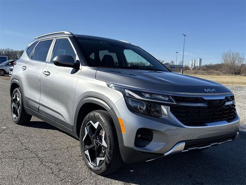 Used 2024 Kia Seltos EX image 2