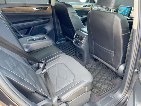 Used 2024 Volkswagen Atlas SE image 30