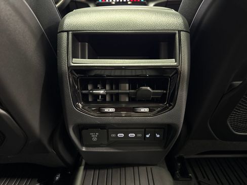 Used 2026 Jeep Grand Cherokee Limited AWD/4WD image 15