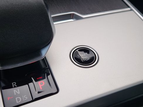 New 2025 Land Rover Range Rover SE image 19