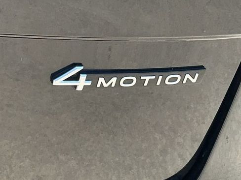 Used 2022 Volkswagen Tiguan SEL R-Line AWD/4WD image 11