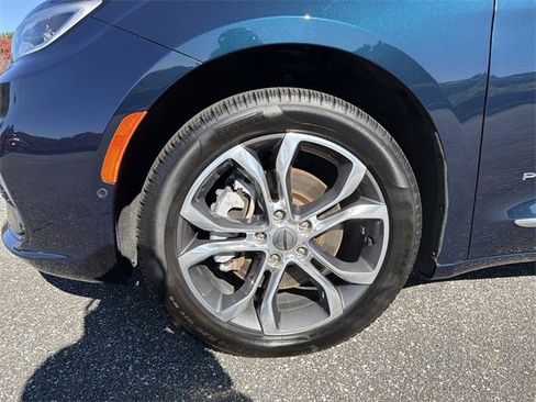 Used 2024 Chrysler Pacifica Pinnacle w/ Trailer Tow Group image 11