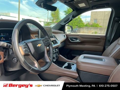 Certified 2024 Chevrolet Suburban High Country AWD/4WD image 9