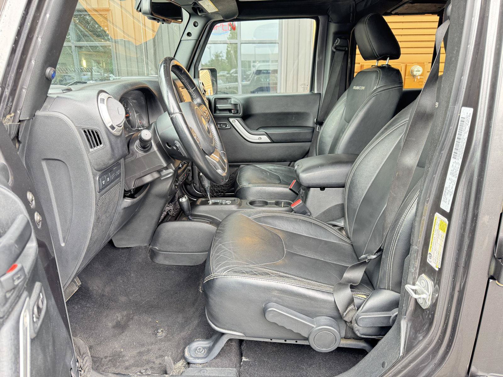 Used 2016 Jeep Wrangler Unlimited Rubicon w/ Connectivity Group AWD/4WD image 12