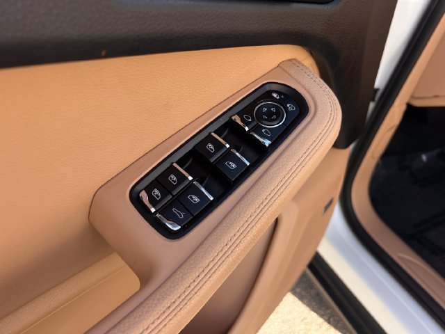 Used 2019 Porsche Macan AWD/4WD image 11