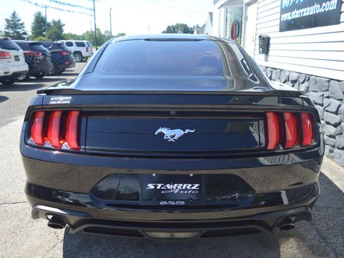Used 2018 Ford Mustang Coupe RWD image 4
