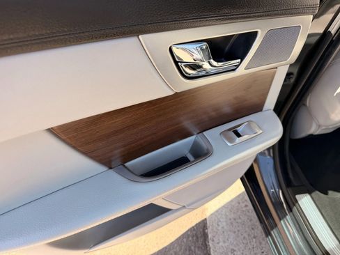 Used 2015 Jaguar XF Premium RWD image 35