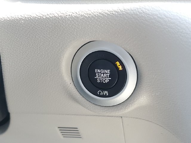 Used 2021 Chrysler Pacifica Touring-L FWD image 26