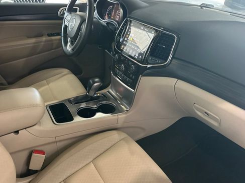 Used 2022 Jeep Grand Cherokee Laredo E RWD image 16