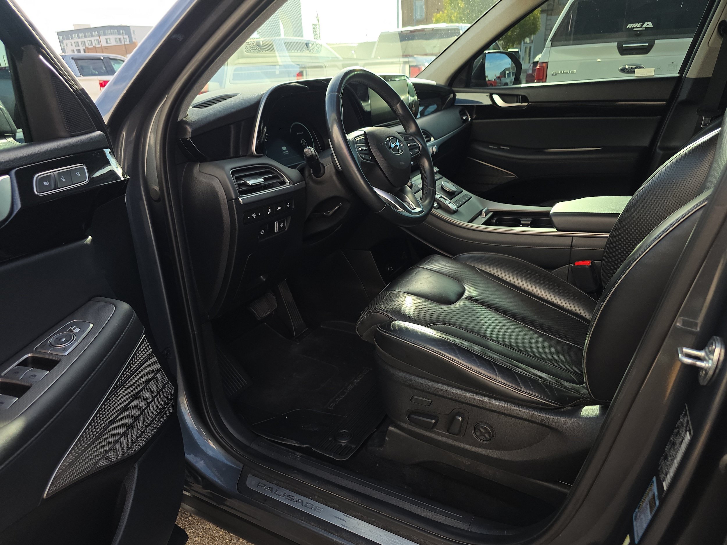 Used 2022 Hyundai Palisade Limited w/ Cargo Package AWD/4WD image 2