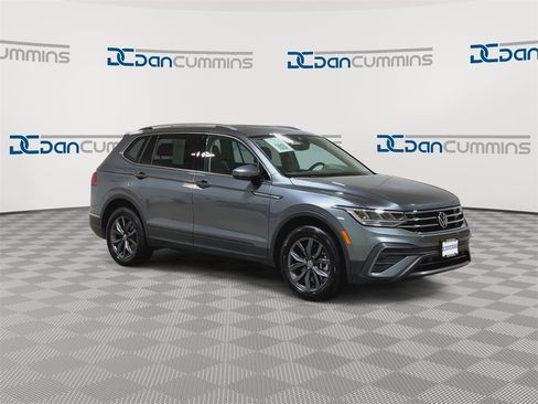 Used 2023 Volkswagen Tiguan SE image 2