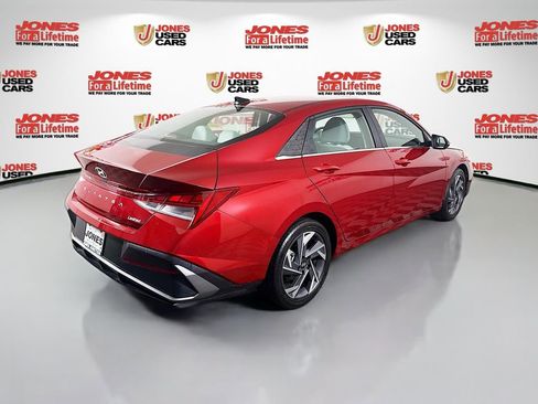 Used 2025 Hyundai Elantra Limited FWD image 16