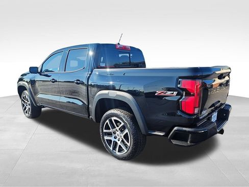 Used 2023 Chevrolet Colorado Z71 w/ Z71 Convenience Package 2 AWD/4WD image 3