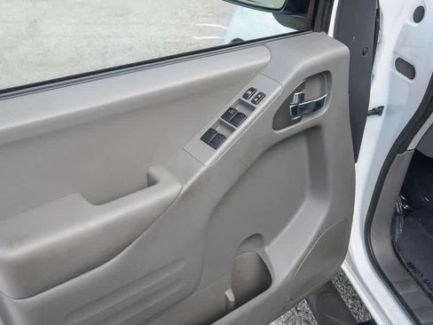 Used 2020 Nissan Frontier SV w/ Midnight Edition Floor Mats RWD image 27