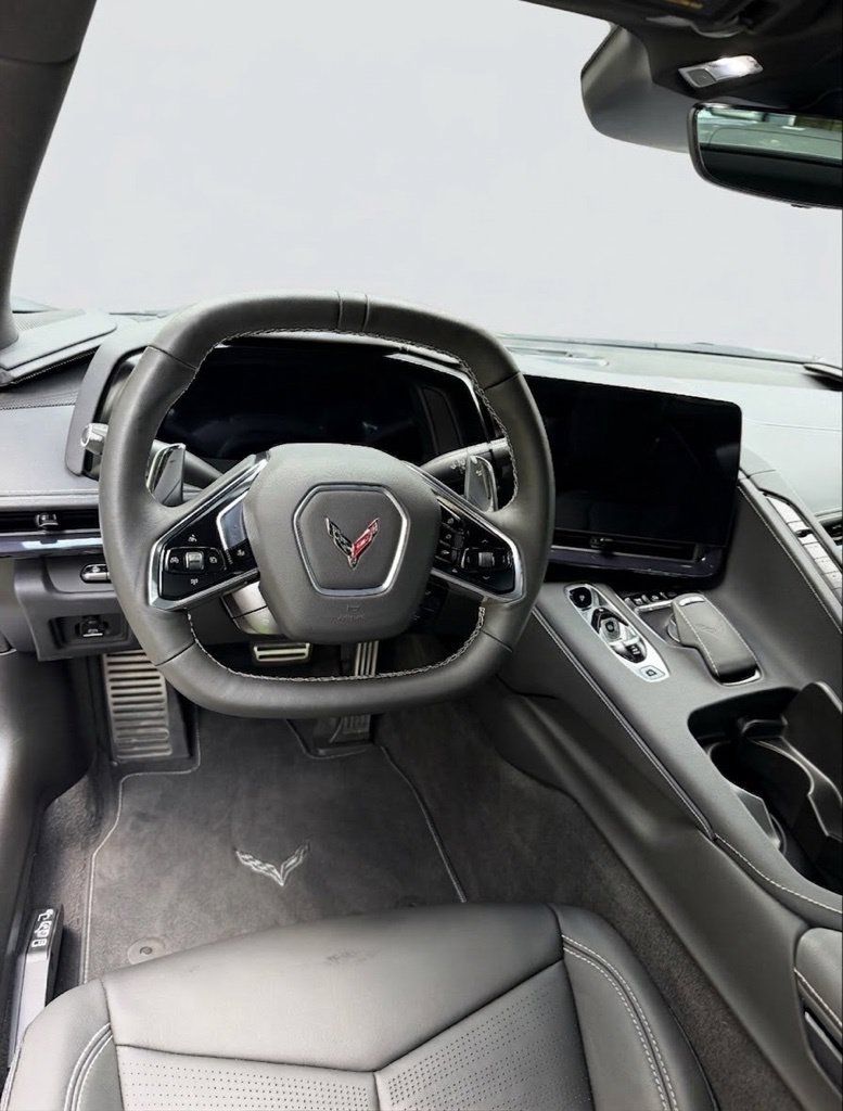 Used 2024 Chevrolet Corvette Stingray Preferred Conv w/ Stealth Interior Trim Package RWD image 5