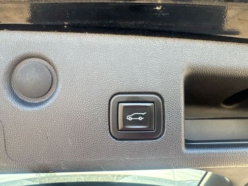 Used 2023 Chevrolet Equinox LT FWD image 30