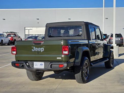 Used 2023 Jeep Gladiator Overland w/ Cold Weather Group image 4