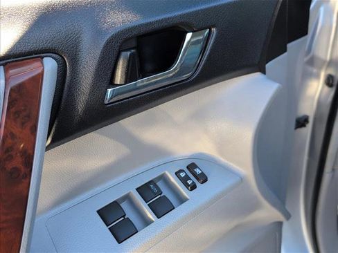 Used 2013 Toyota Highlander Limited image 11
