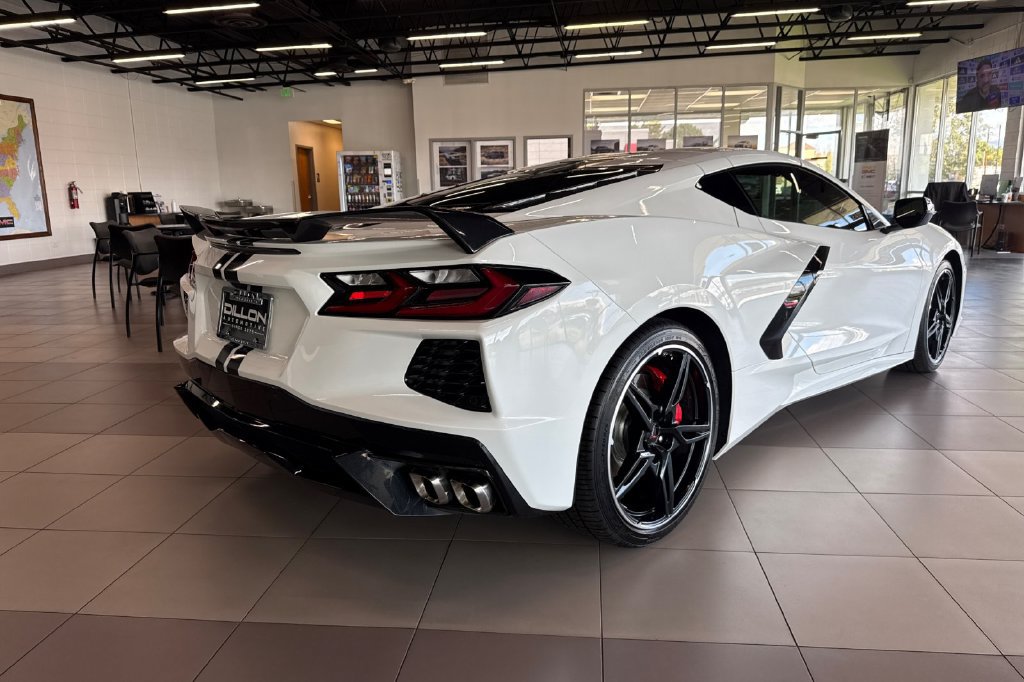 Used 2021 Chevrolet Corvette Stingray Coupe w/ Z51 Performance Package RWD image 8