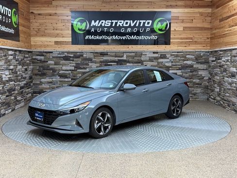 Used 2023 Hyundai Elantra SEL w/ Convenience Package image 4