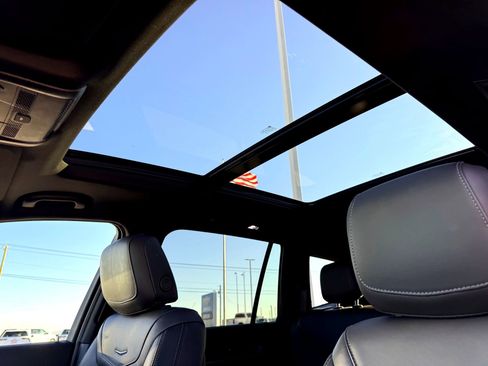 Used 2025 Cadillac XT6 Premium Luxury image 14