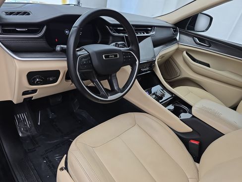 Used 2022 Jeep Grand Cherokee Limited AWD/4WD image 16