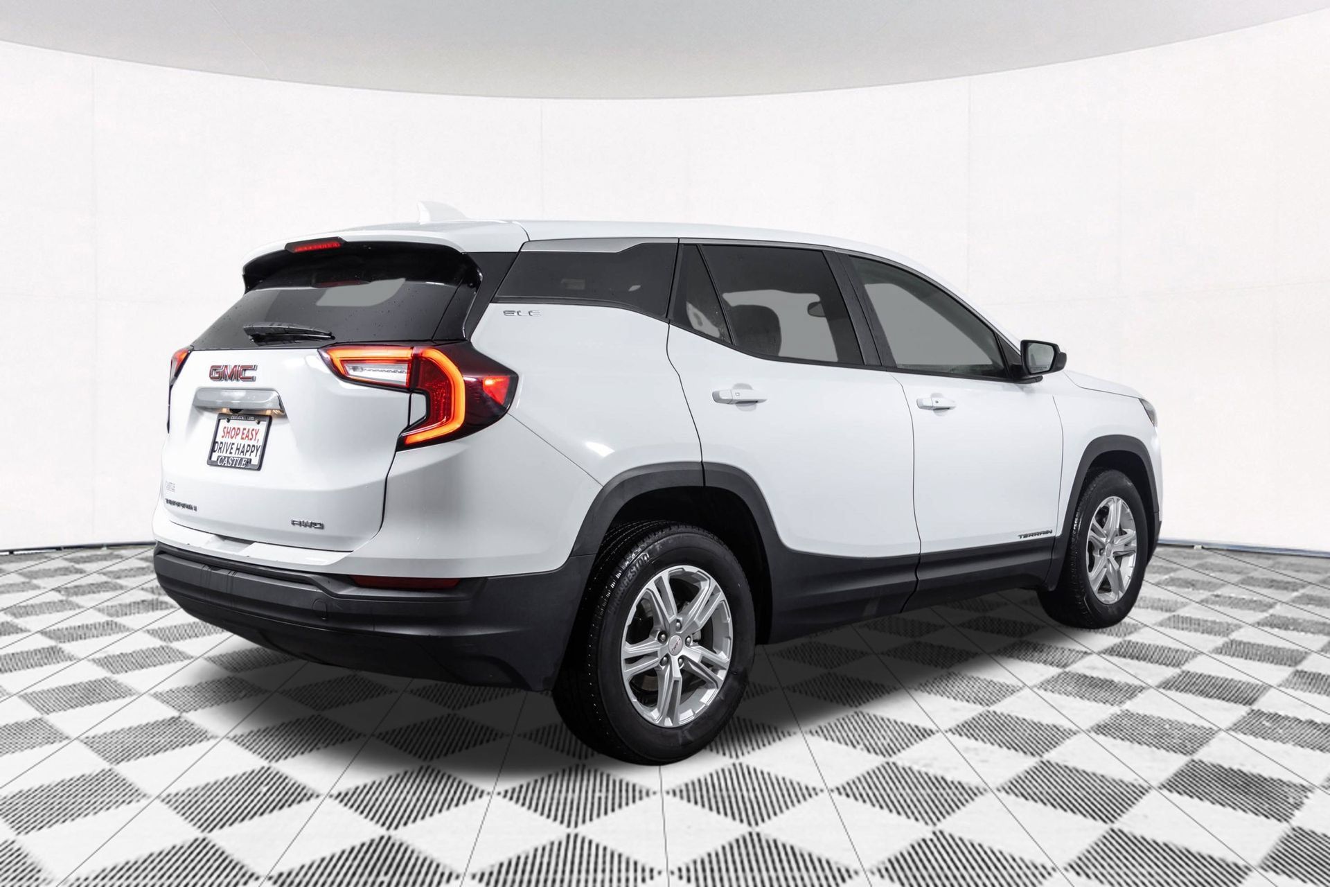Used 2024 GMC Terrain SLE AWD/4WD image 16
