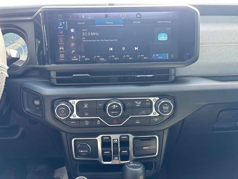 Used 2025 Jeep Gladiator Sport AWD/4WD image 27