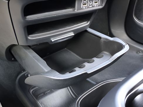 Used 2025 Chrysler Pacifica Select FWD image 28