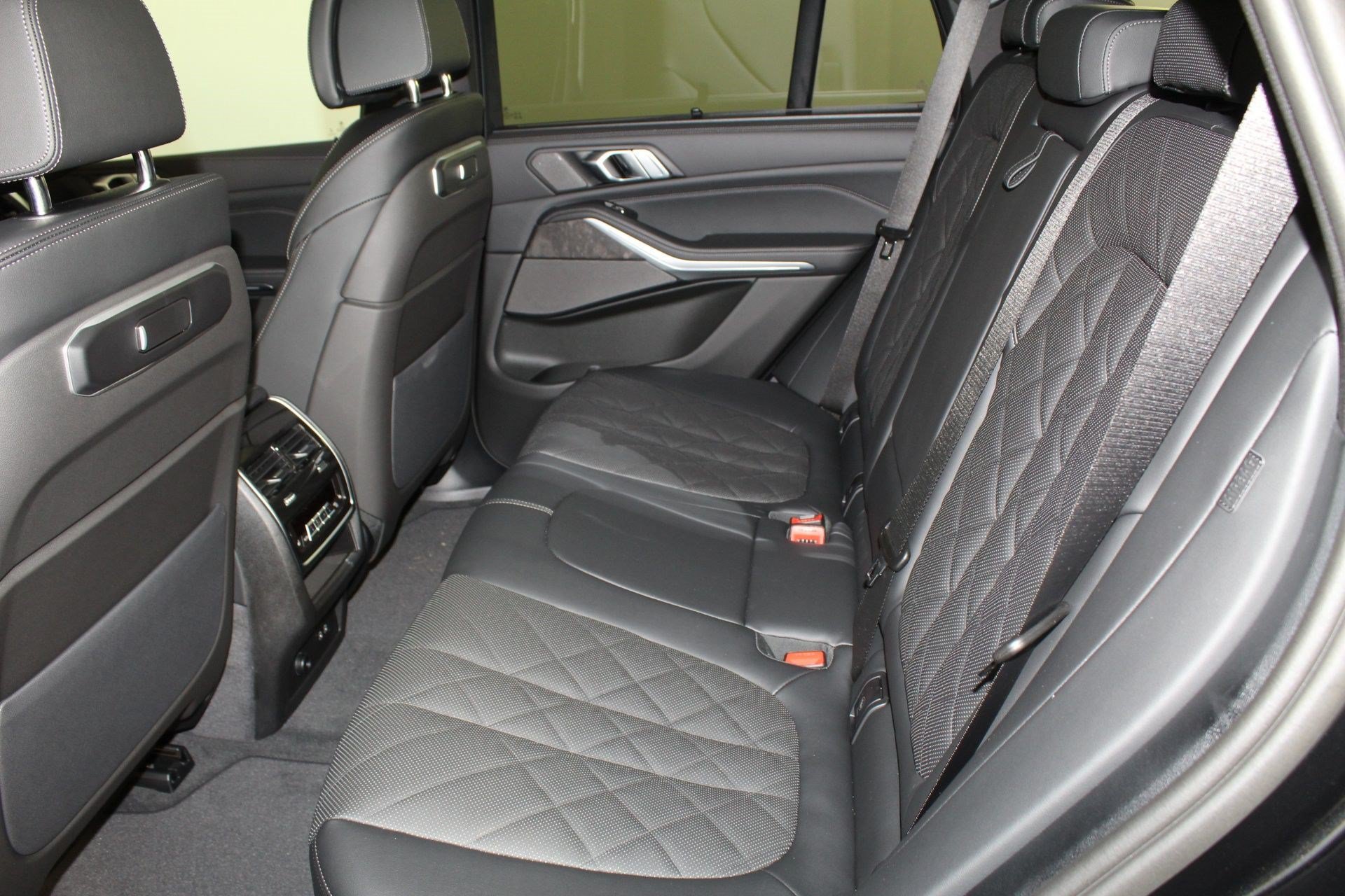 Used 2026 BMW X5 sDrive40i w/ Climate Comfort Package RWD image 12