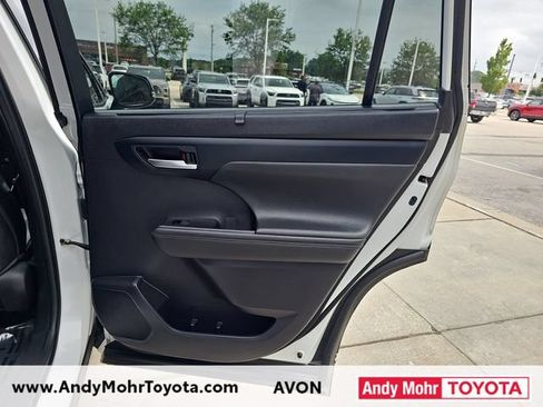 Used 2023 Toyota Highlander XSE AWD/4WD image 36
