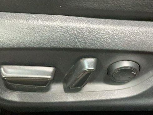 Used 2018 Toyota Camry SE image 20