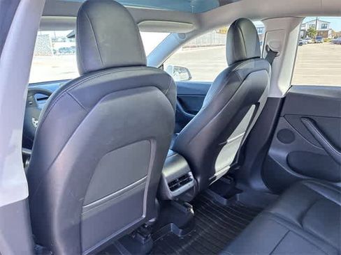 Used 2021 Tesla Model Y Long Range image 18