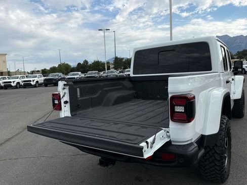 Used 2025 Jeep Gladiator Rubicon AWD/4WD image 15