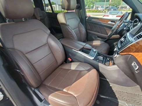 Used 2015 Mercedes-Benz GL 450 4MATIC image 46