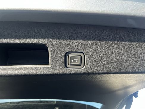 New 2025 Chevrolet Traverse LT w/ LPO, Floor Liner Package image 31