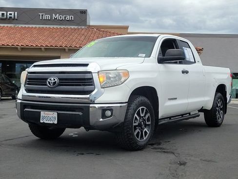 Used 2015 Toyota Tundra SR5 w/ Tow Package RWD image 5