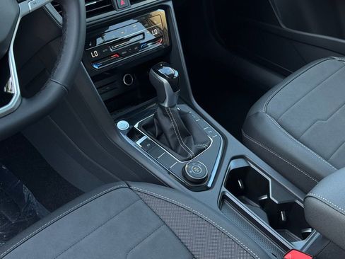 New 2025 Volkswagen Taos SE image 22