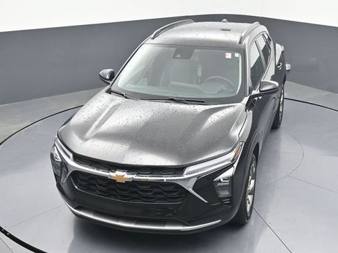 Used 2025 Chevrolet Trax LT w/ LT Convenience Package FWD image 39